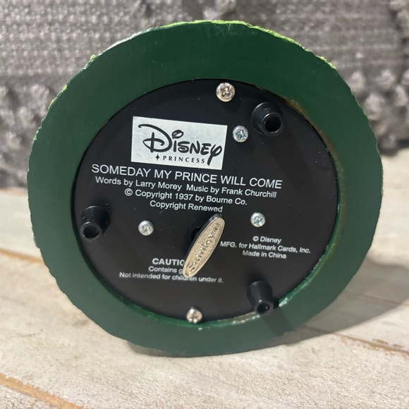 ❤️Vintage Hallmark Disney  “Someday My Prince Will Come” Snow Globe - Picture 6 of 6